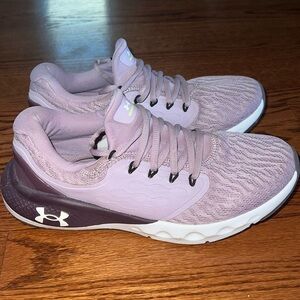 WOMENS UNDER ARMOUR RUNNING SNEAKERS CHARGED VANTAGE SIZE 7.5